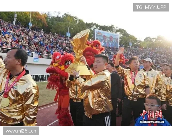 湘超冠军永州队花车公交新巡游 湘超冠军永州队花车公交新巡游